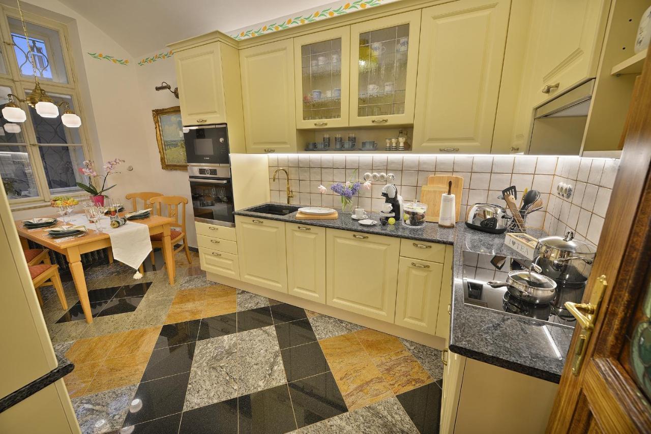 Apartman Dalia Janáčkovo nábřeží Praga Exterior foto