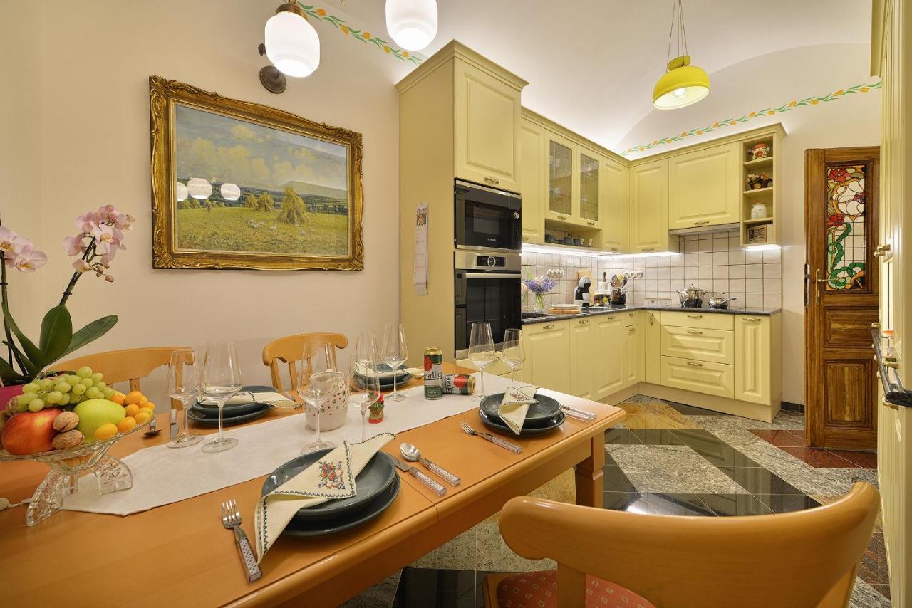 Apartman Dalia Janáčkovo nábřeží Praga Exterior foto