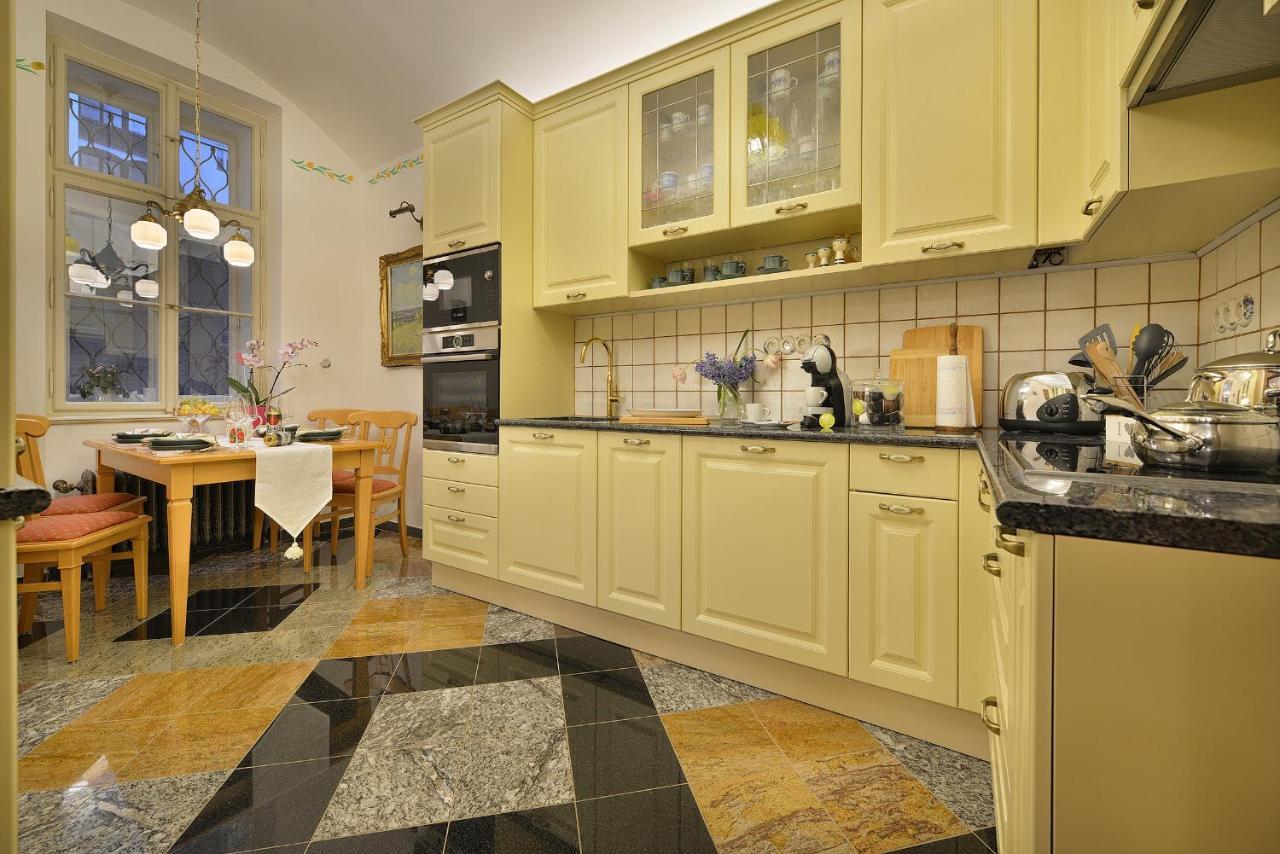 Apartman Dalia Janáčkovo nábřeží Praga Exterior foto